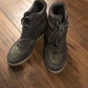 Grey heeled sneaker